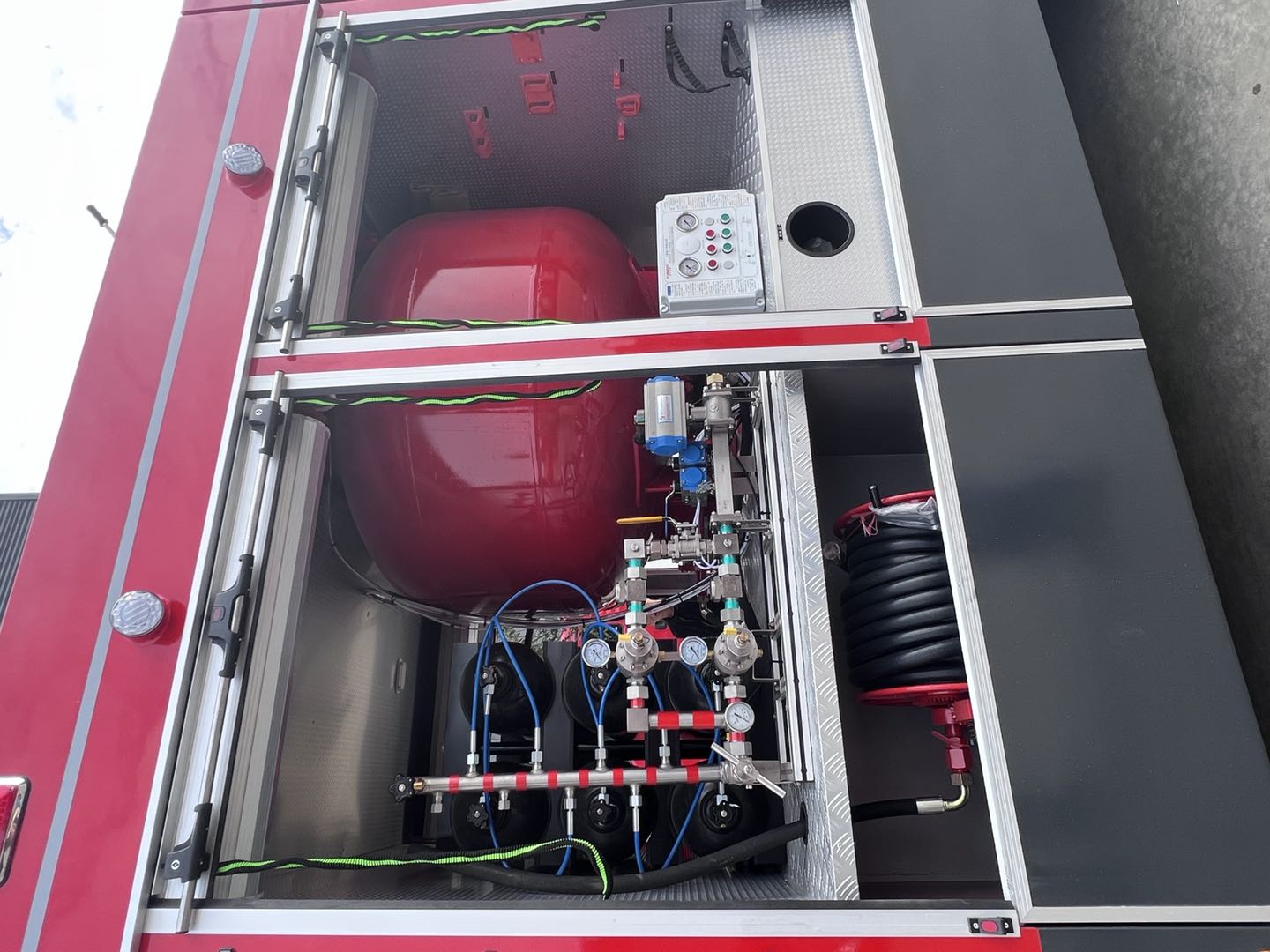 8吨干粉泡沫联用消防车图片