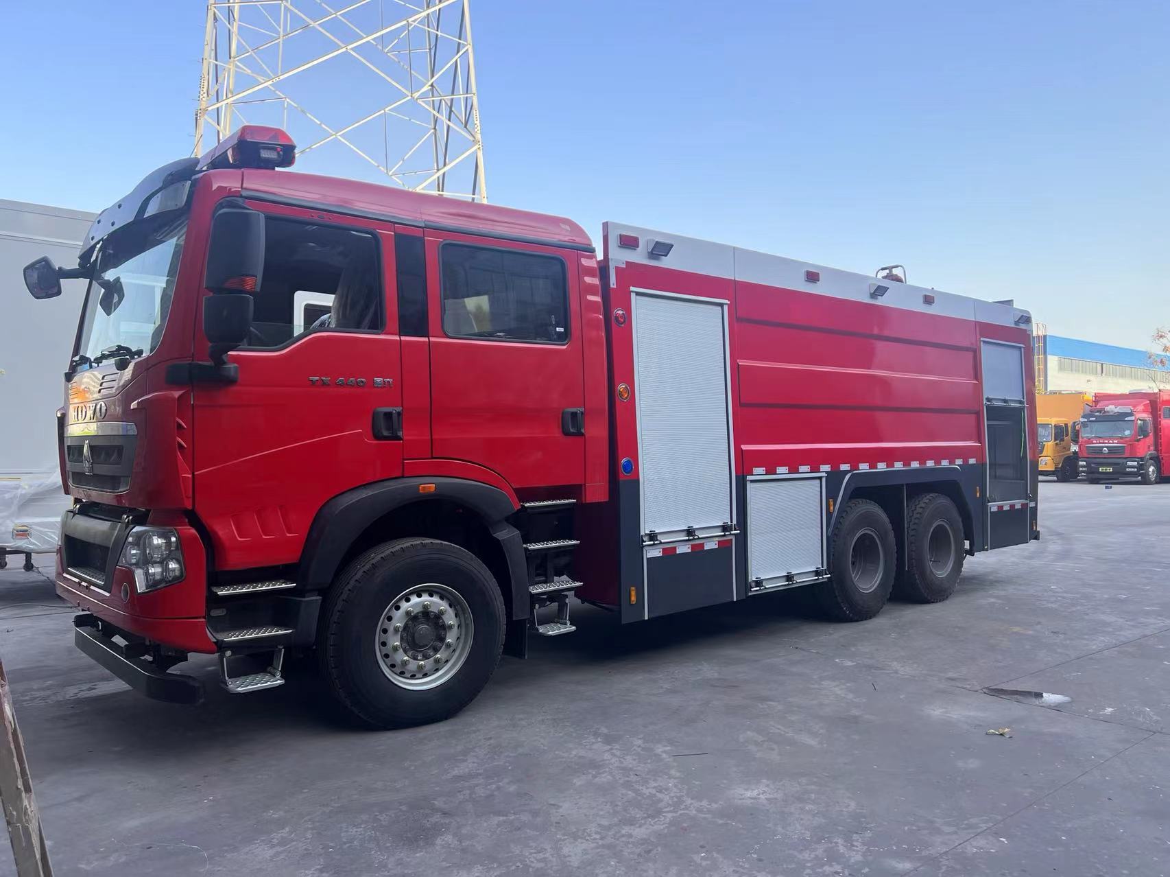 11吨干粉泡沫联用消防车图片