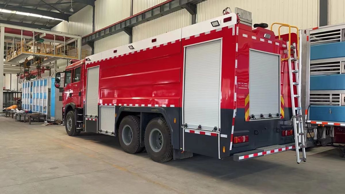 11吨干粉泡沫联用消防车图片