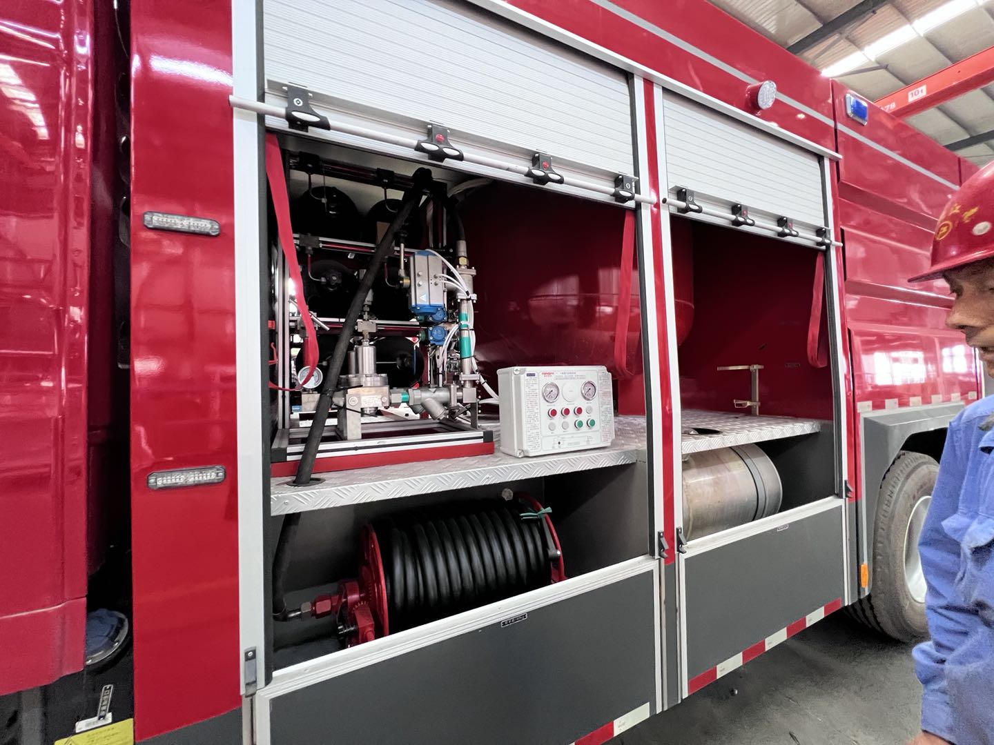 11吨干粉泡沫联用消防车图片