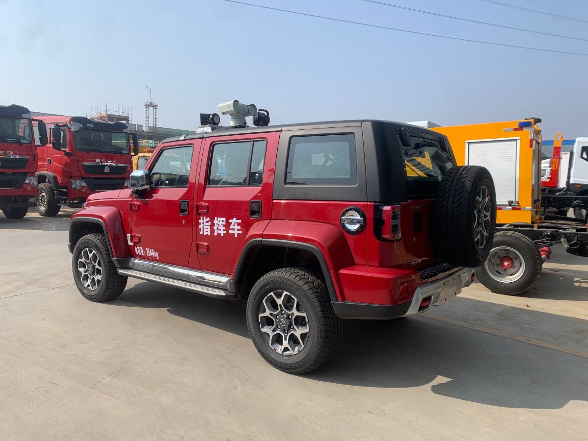 四驱越野指挥车图片