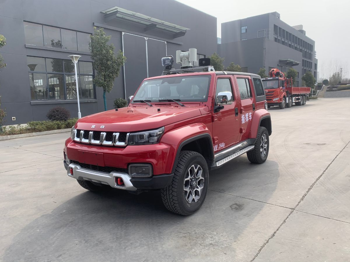 四驱越野指挥车图片