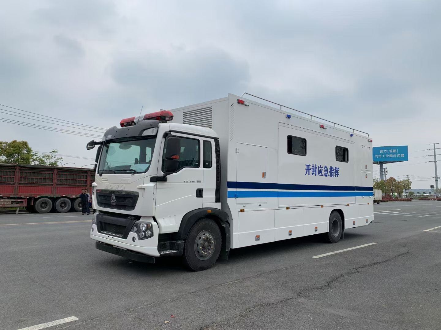 豪沃指挥车图片