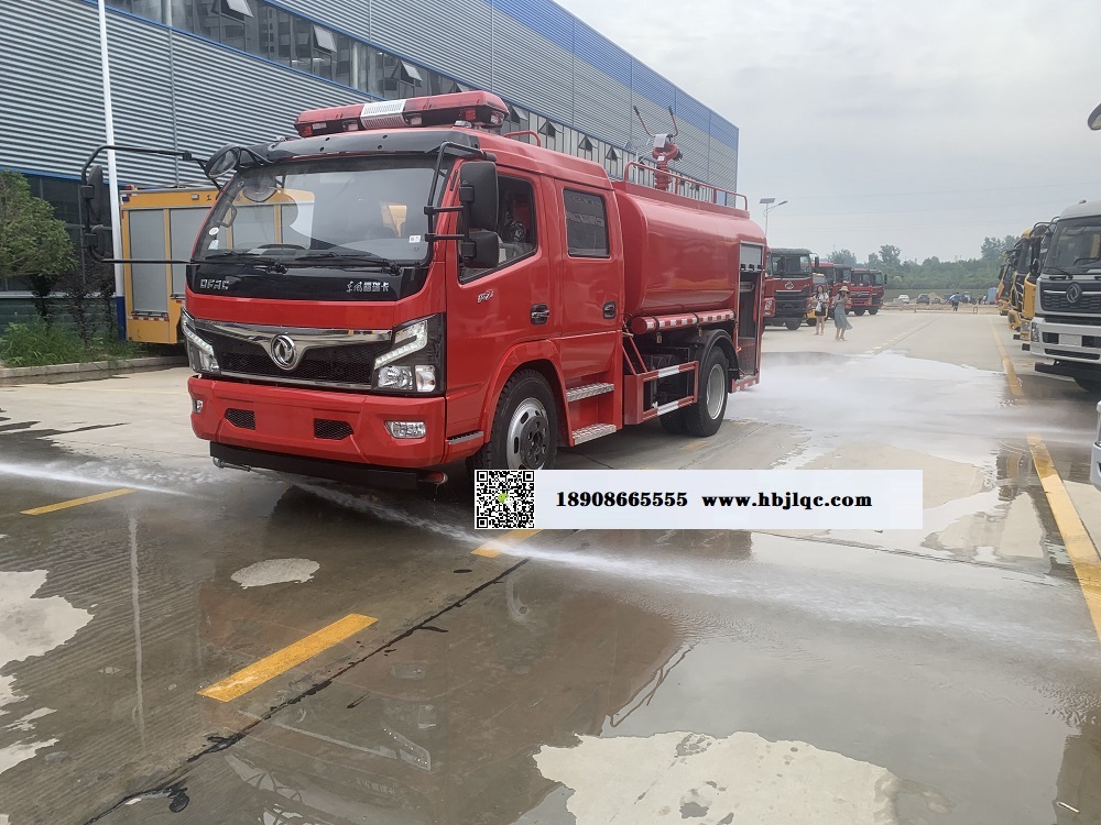 双排大多利卡消防洒水车（7吨）图片