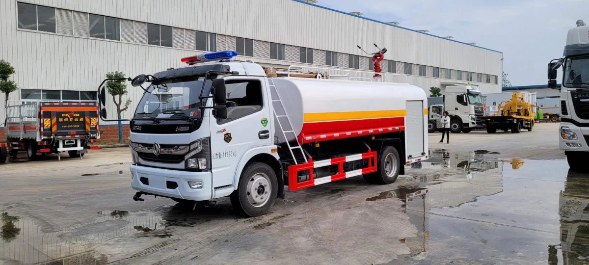大多利卡消防洒水车（8吨0