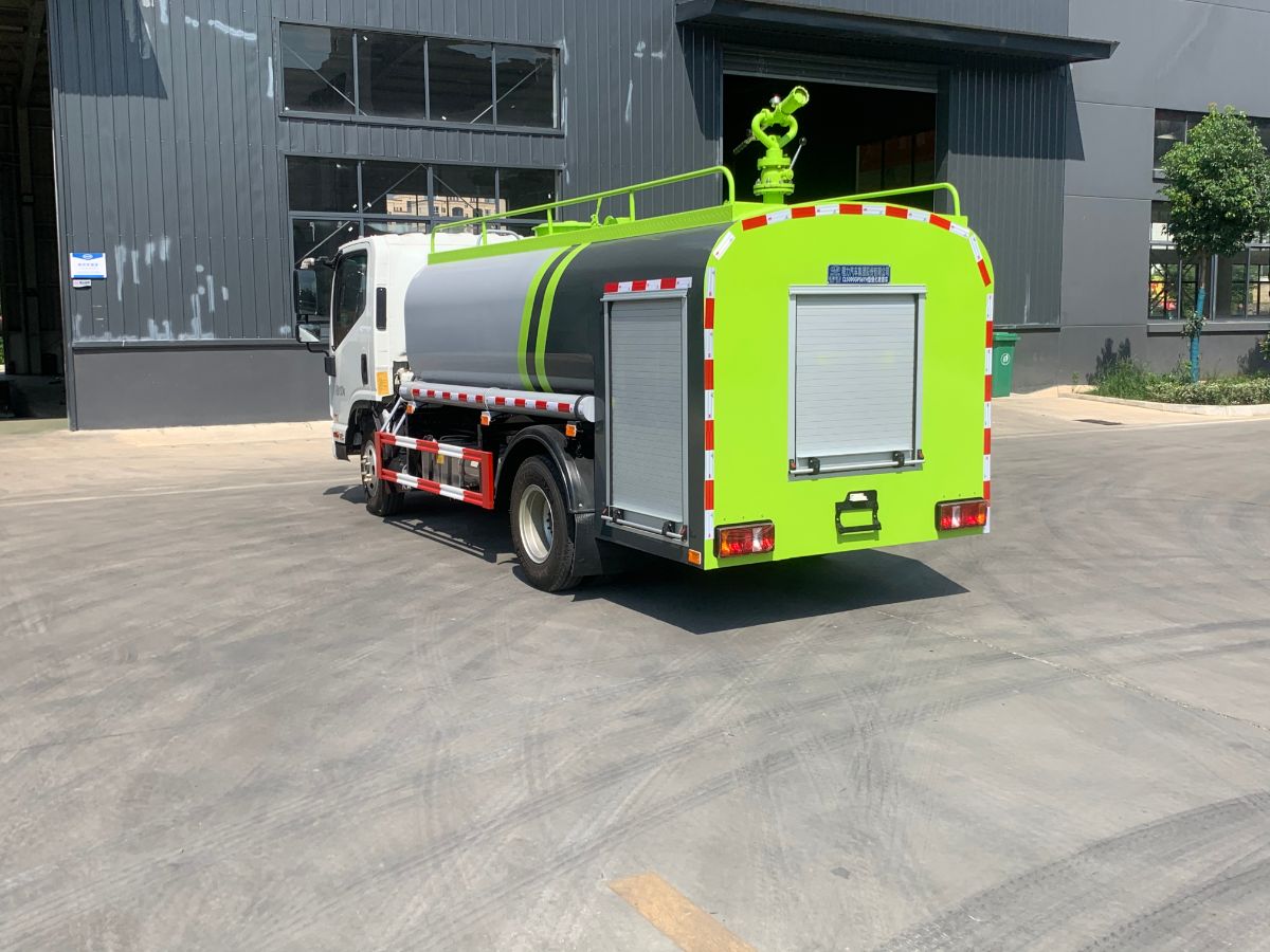 凯马6吨消防洒水车图片