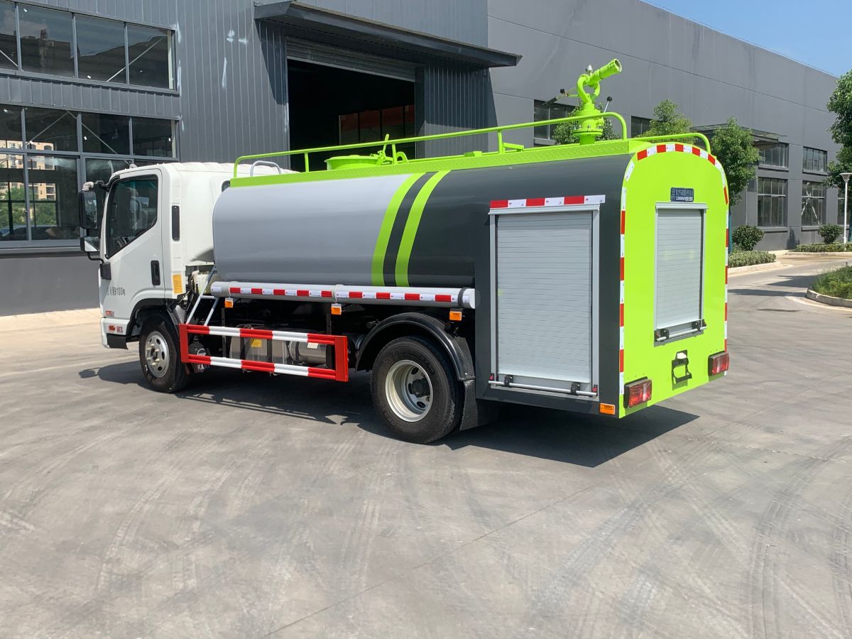 凯马6吨消防洒水车图片