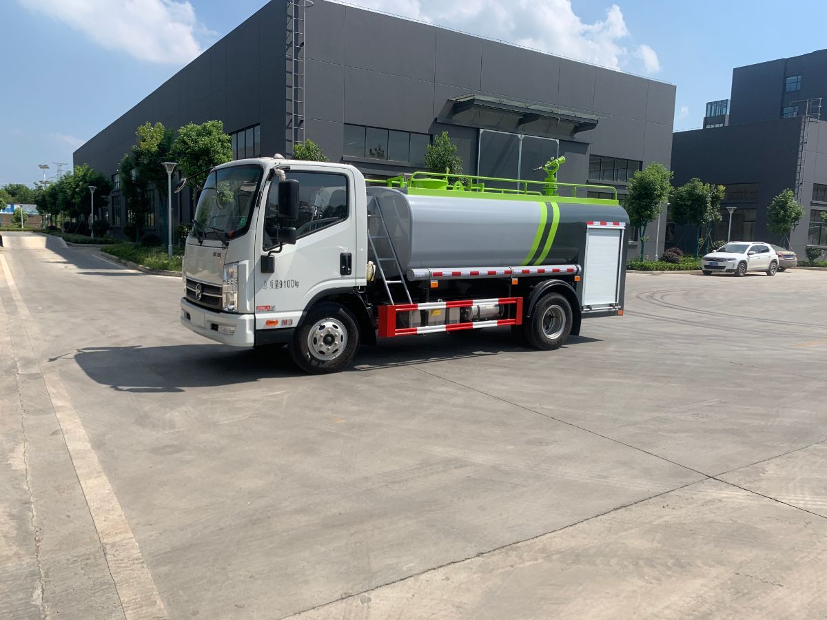 凯马6吨消防洒水车