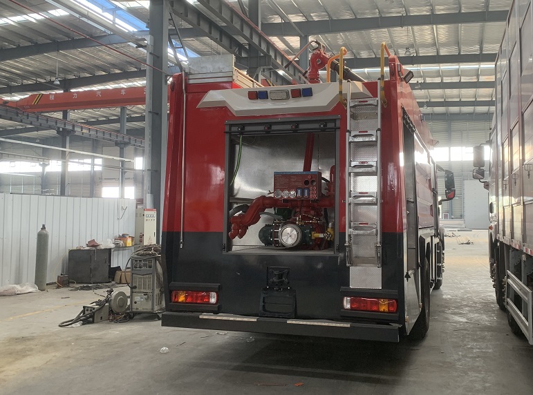 天锦四驱水罐消防车（7吨）