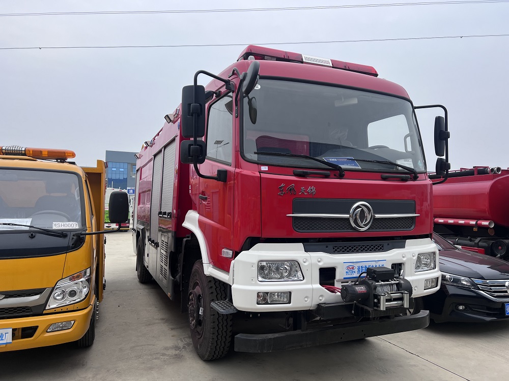 天锦四驱水罐消防车（7吨）图片