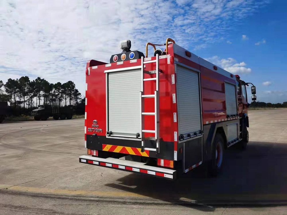 十通四驱森林消防车（6吨）图片