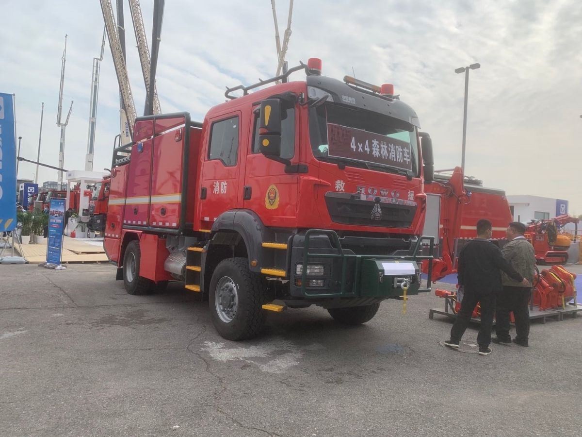 豪沃四驱森林消防车