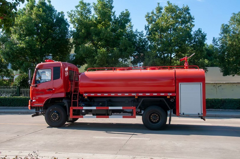 天锦四驱水罐森林消防车图片