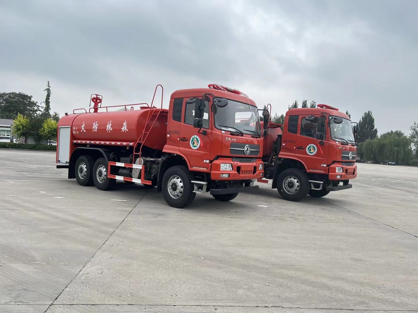 天锦6驱水罐森林消防车图片