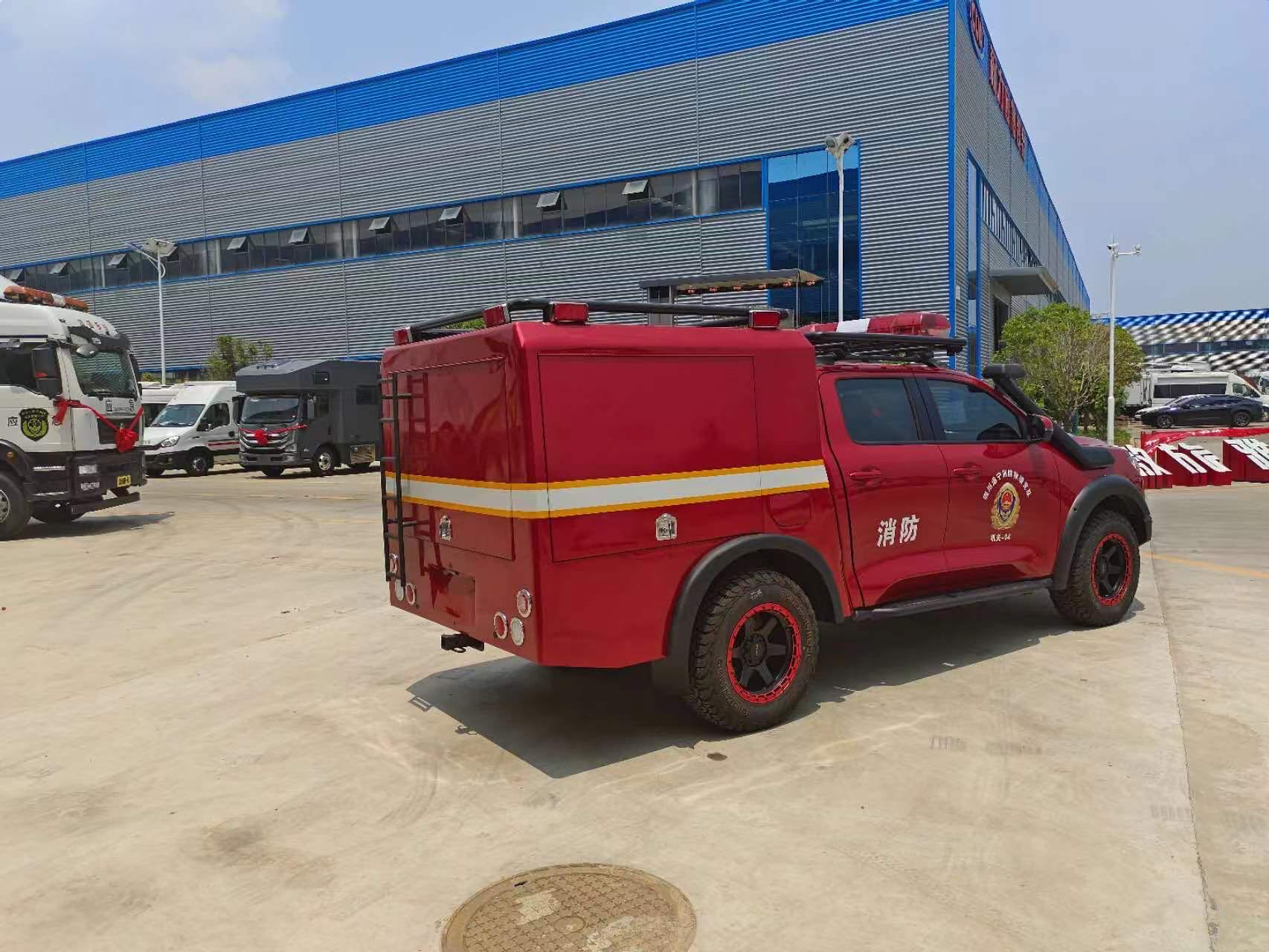 长城炮4驱越野救险车图片