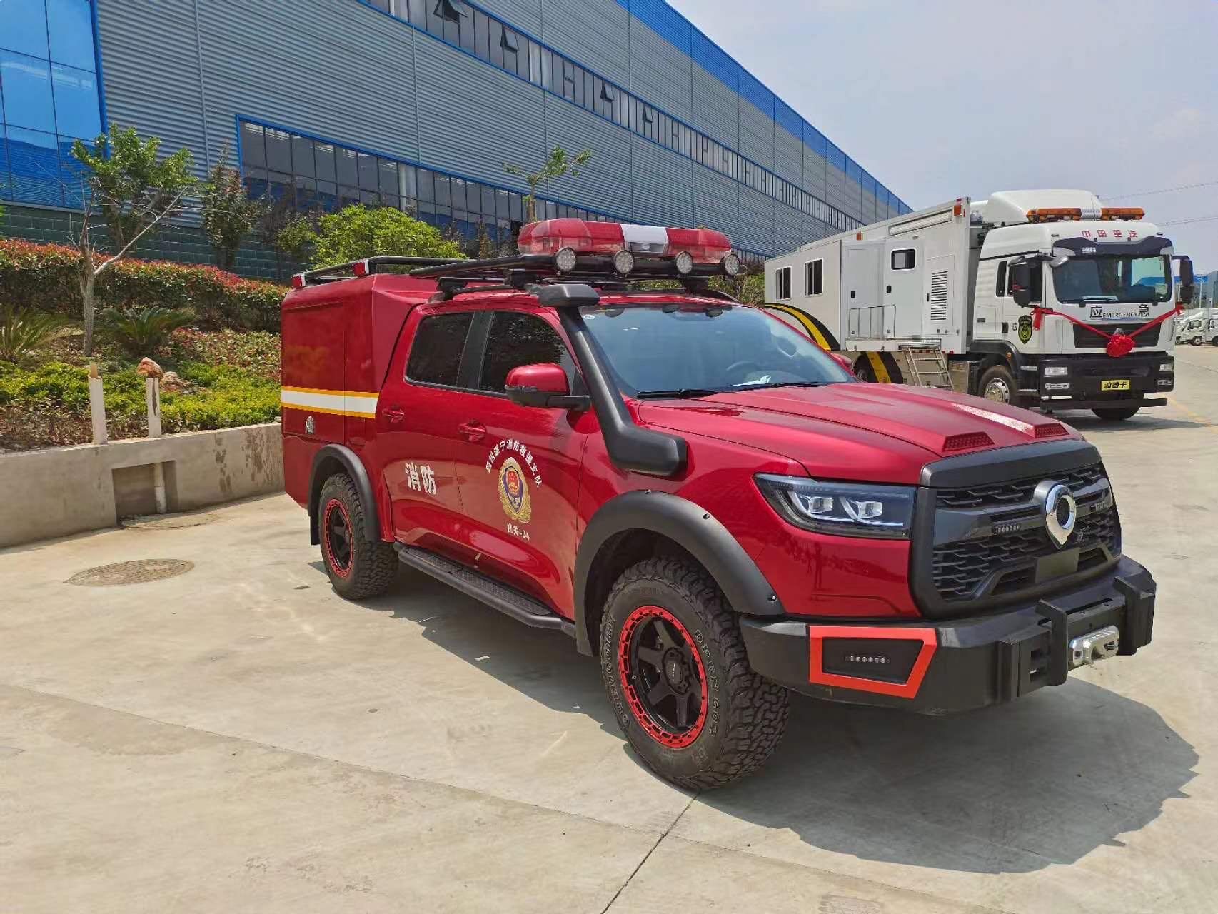 长城炮4驱越野救险车图片