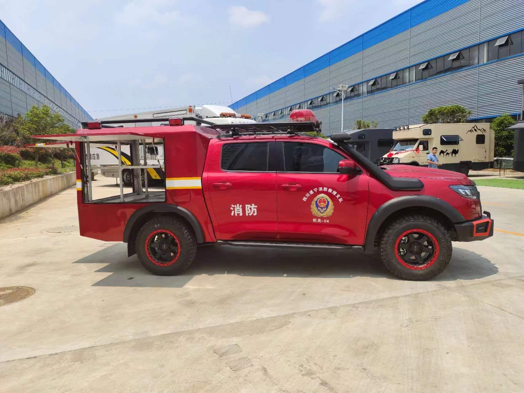 长城炮4驱越野救险车图片