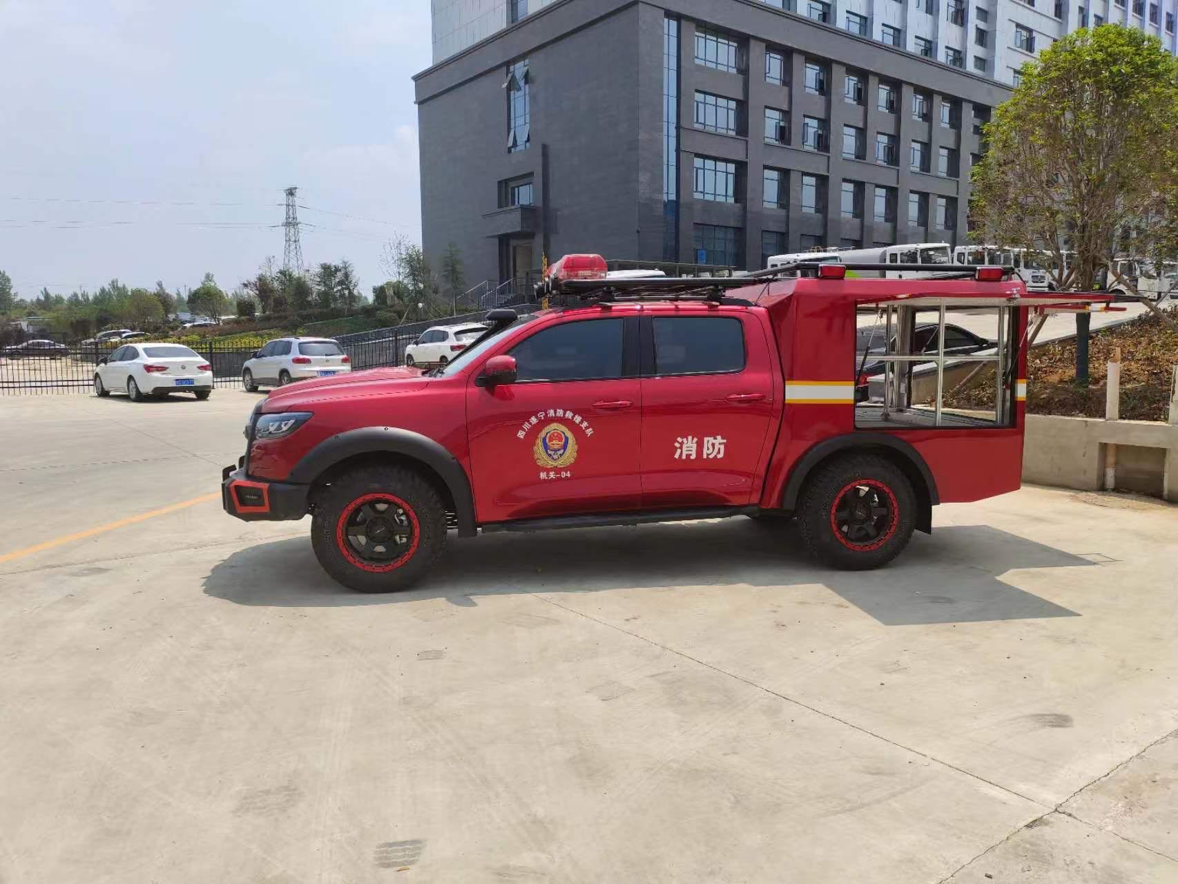 长城炮4驱越野救险车图片