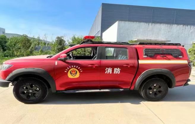 长城炮4驱越野救险车图片