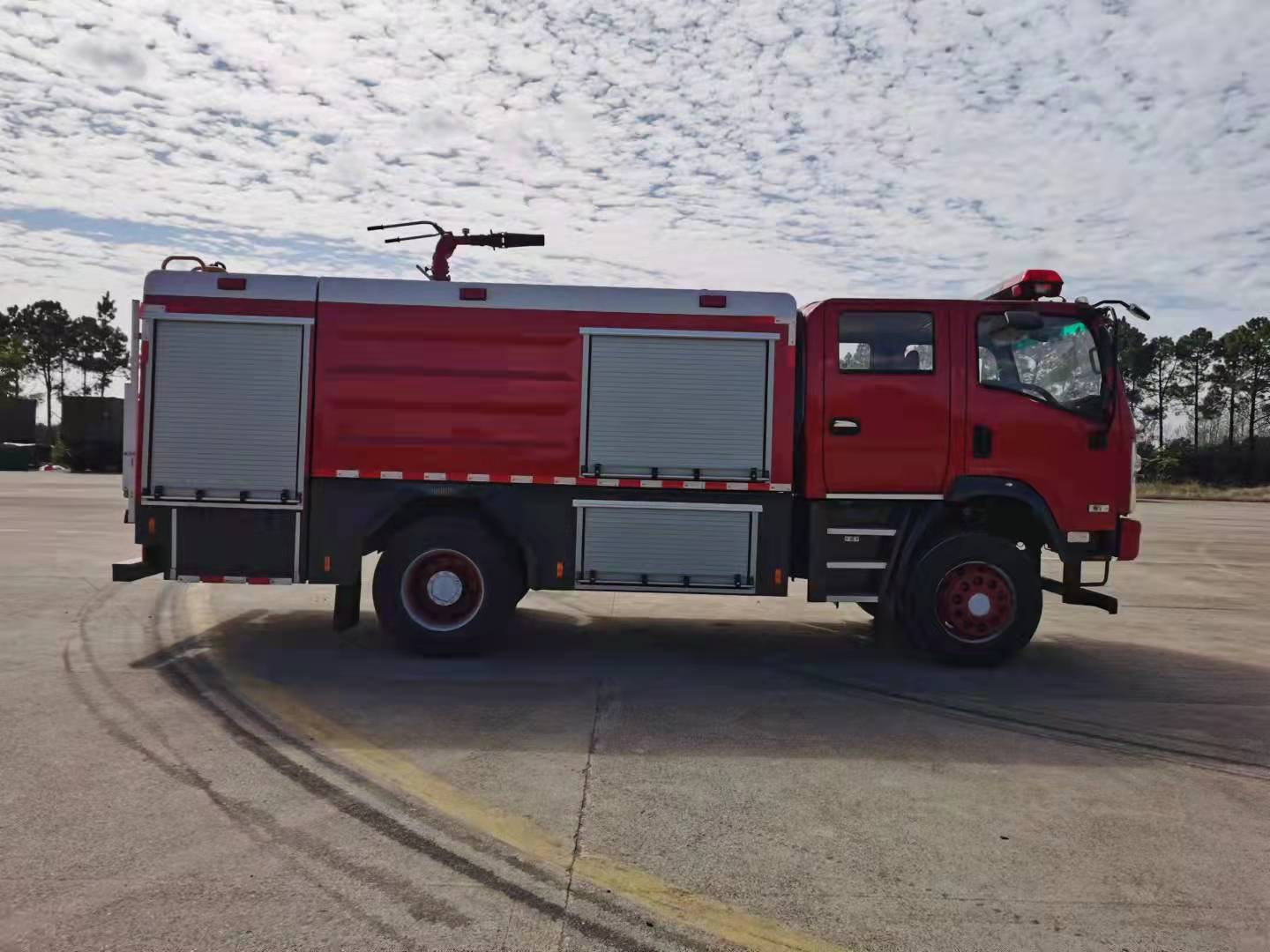 三环四驱森林消防车图片