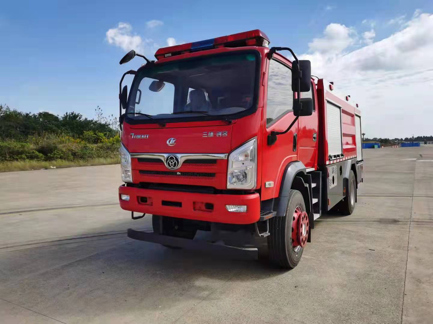 三环四驱森林消防车