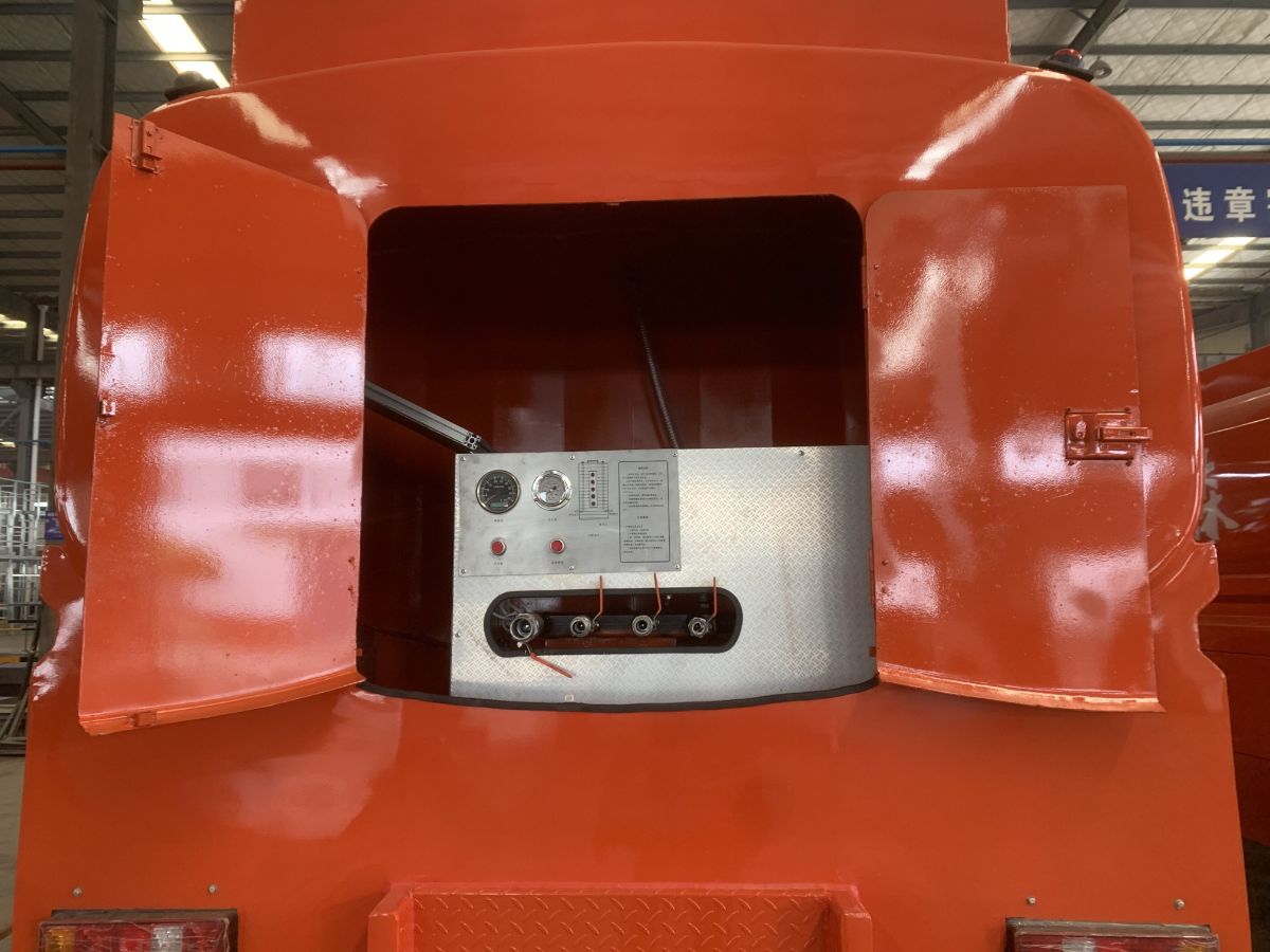 凯马远程供水车图片