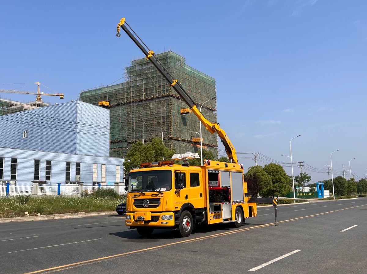 东风D9应急救援照明车