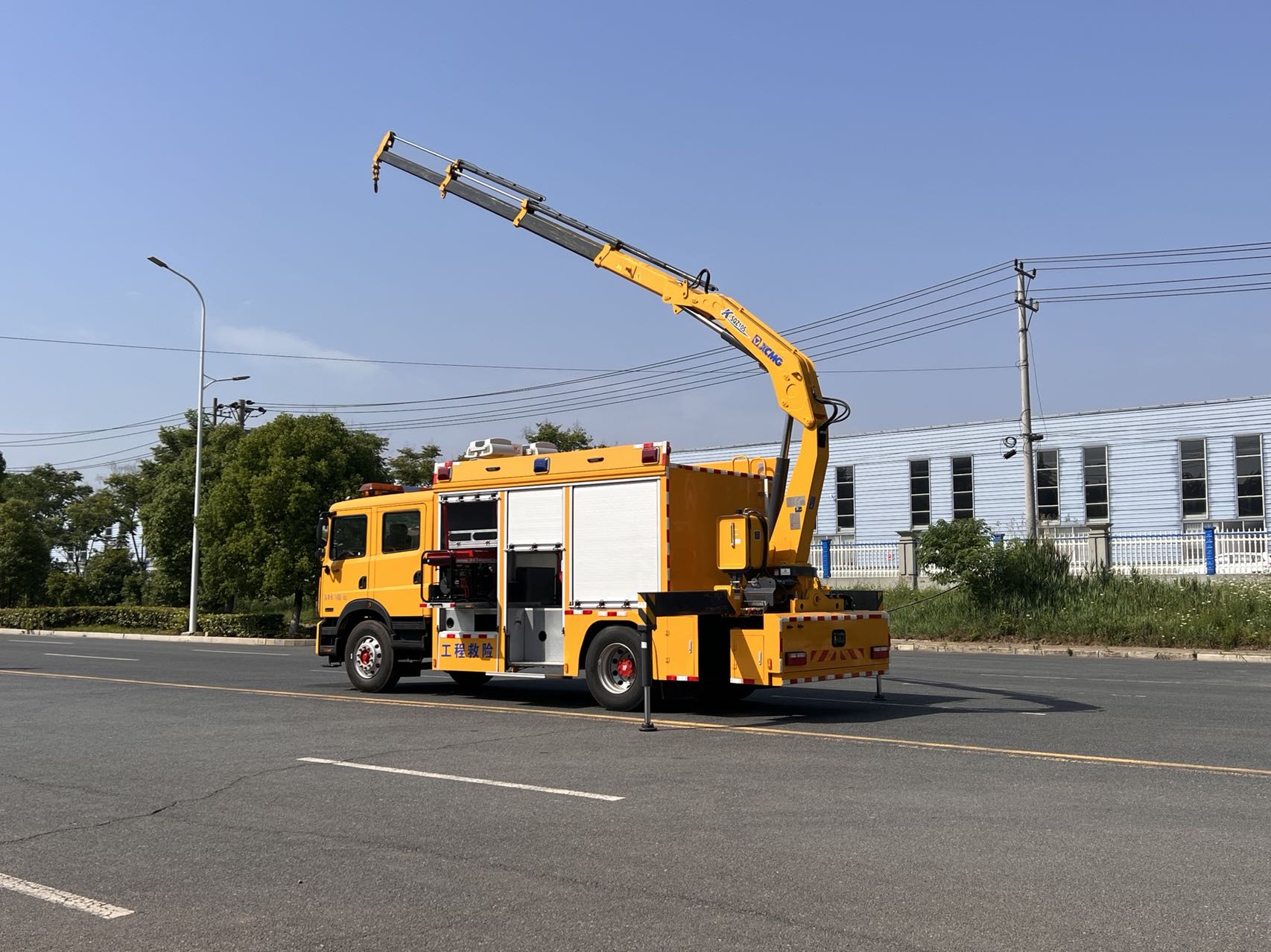 东风D9应急救援照明车图片