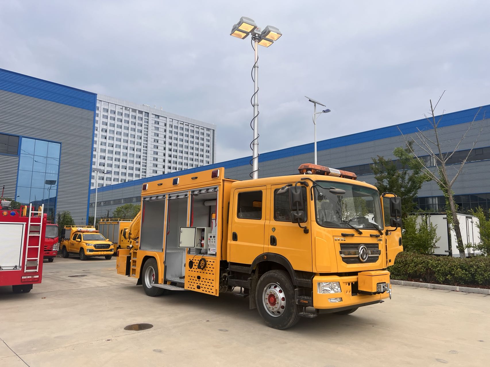 东风D9应急救援照明车图片