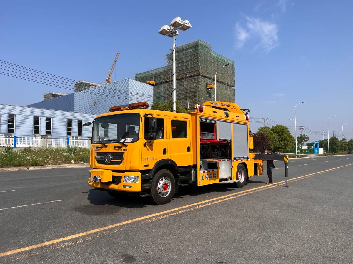 东风D9应急救援照明车图片