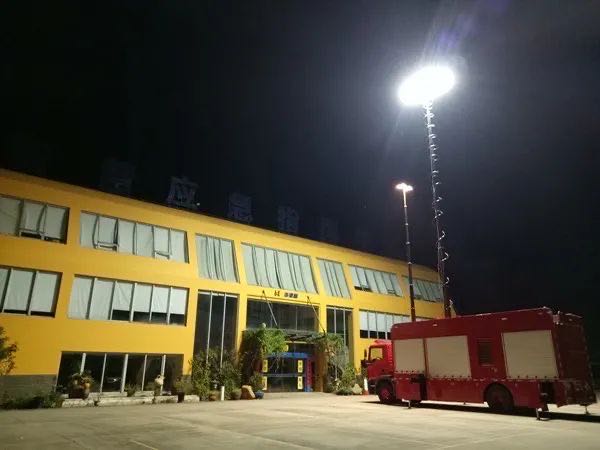 德国曼照明车图片