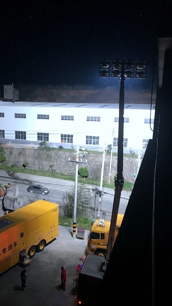 德国曼照明车图片