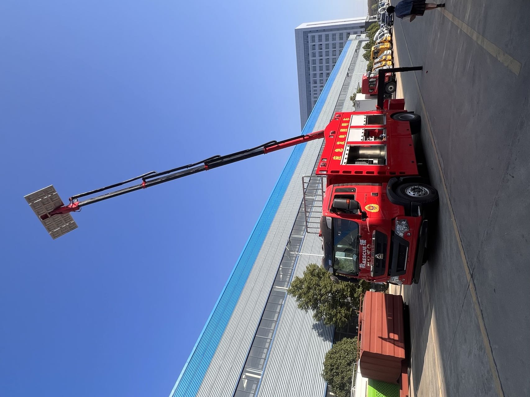 汕德卡16米应急照明车图片