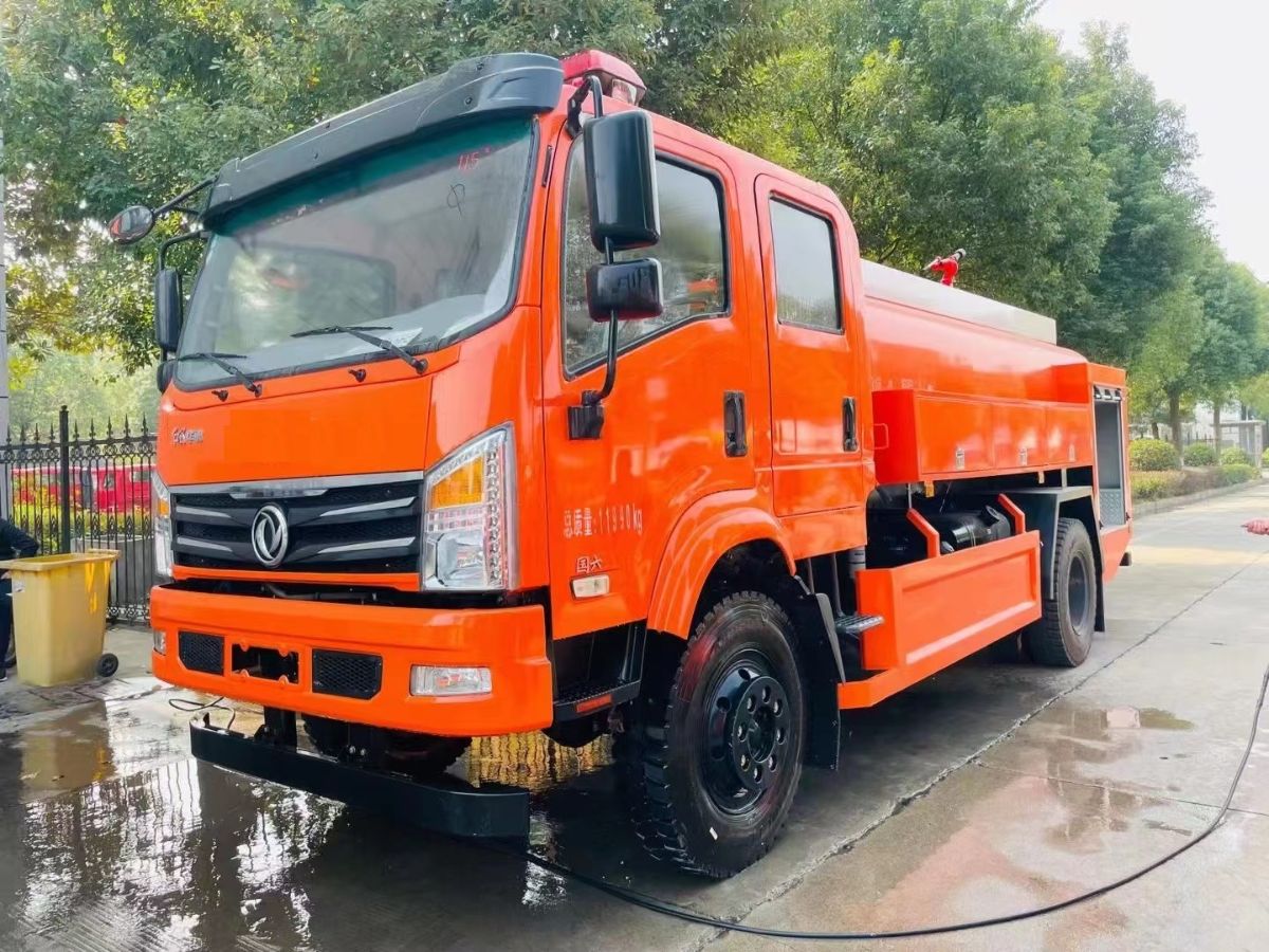 东风四驱远程供水车图片