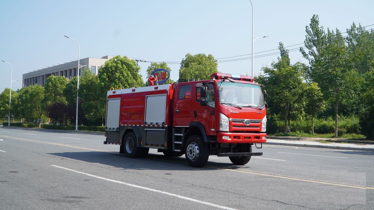 三环四驱水罐消防车