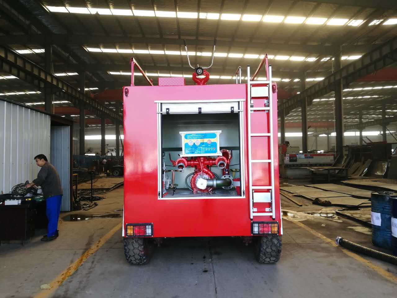 东风六驱水罐消防车图片