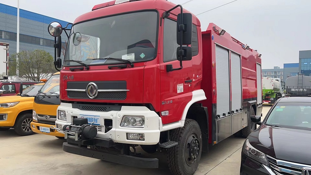 东风天锦四驱水罐消防车