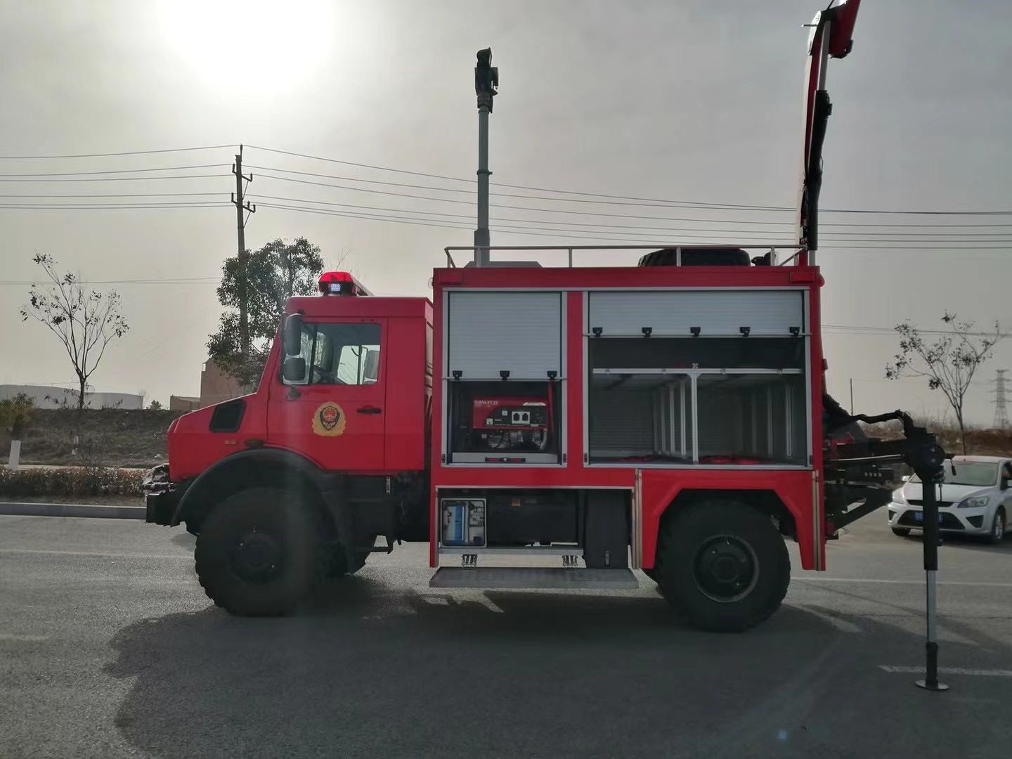 奔驱四驱救险车图片