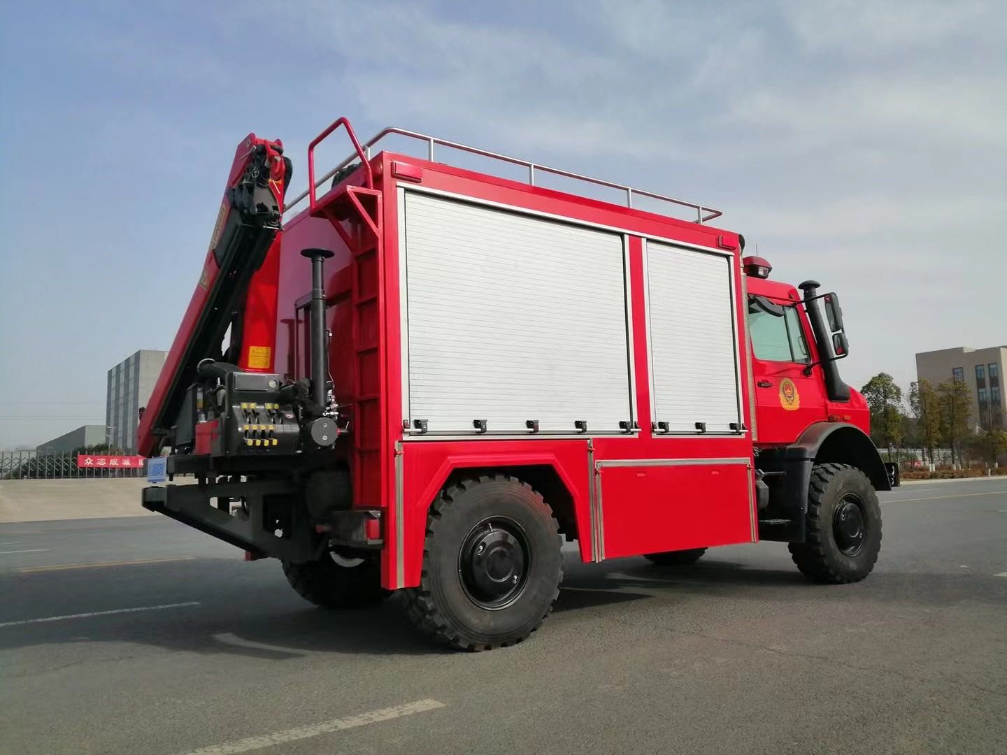 奔驱四驱救险车图片