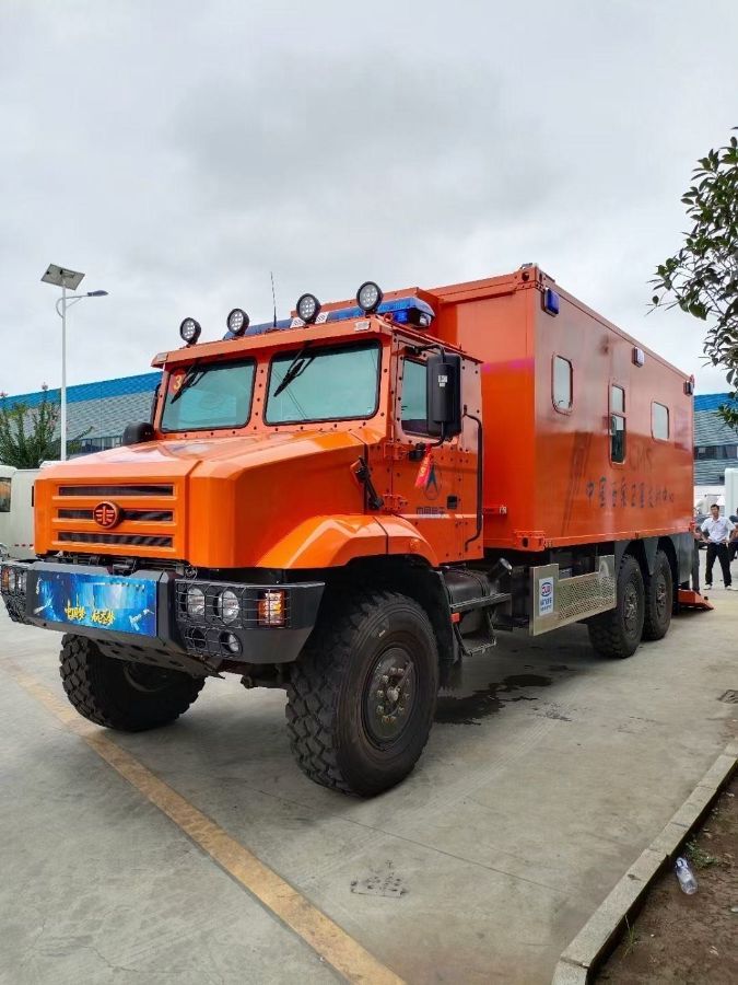 解放六驱越野救险车图片