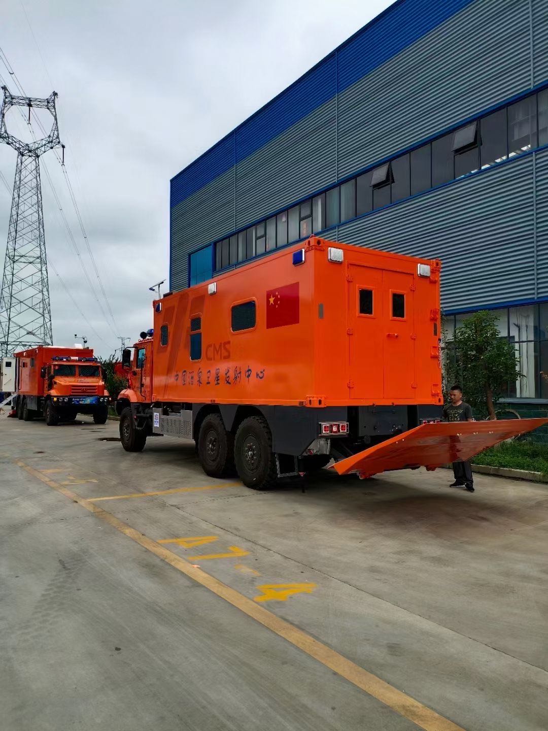 解放六驱越野救险车图片