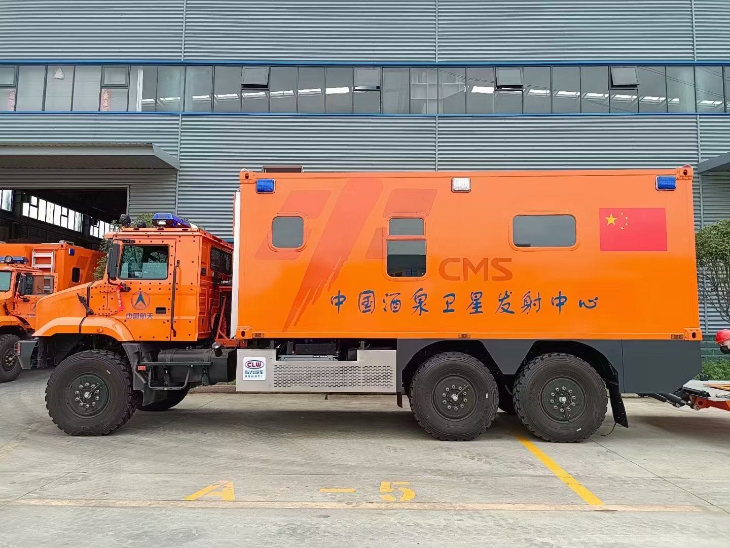 解放六驱越野救险车图片