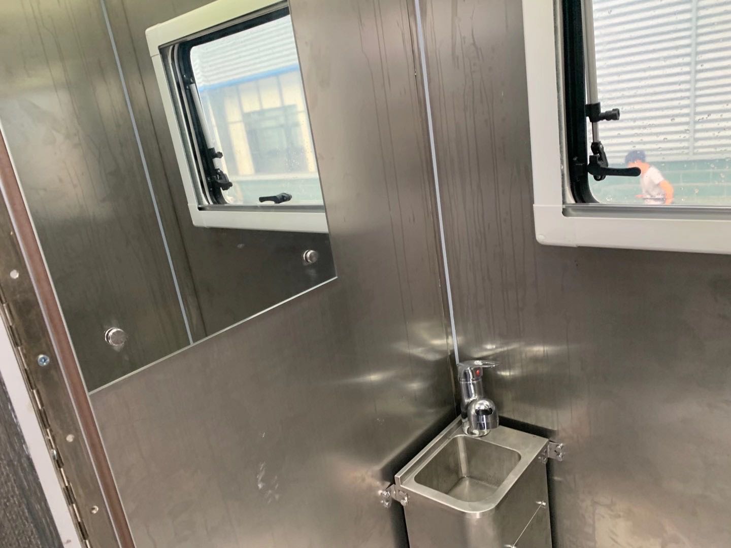 东风淋浴车图片