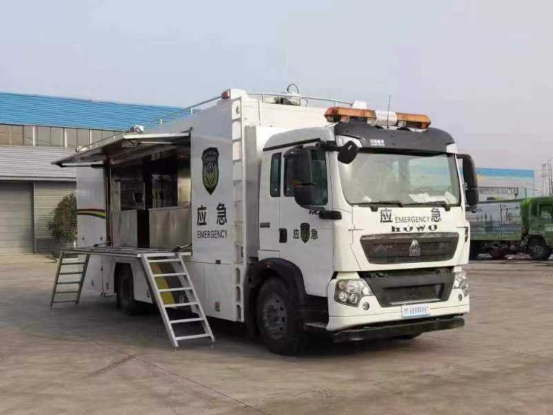 豪沃餐饮车图片