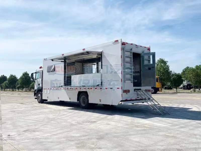 豪沃餐饮车图片