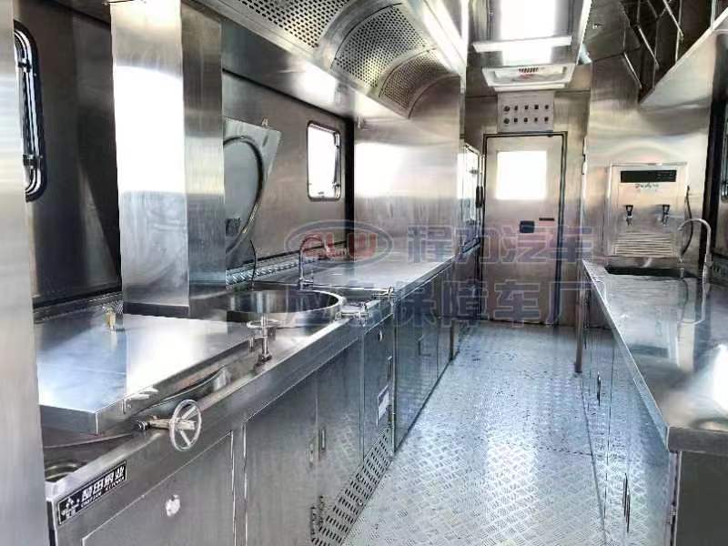 豪沃餐饮车图片
