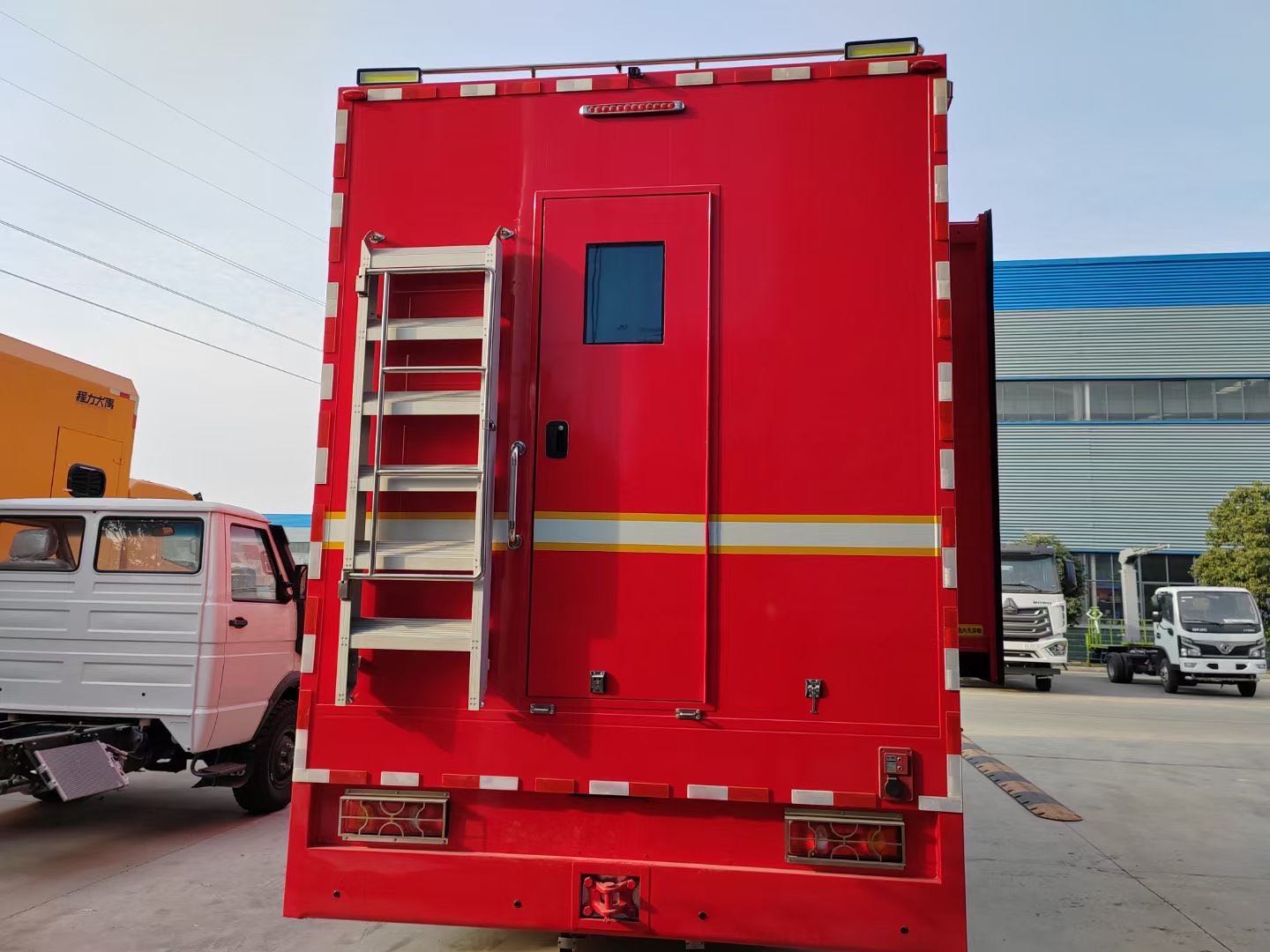 汕德卡宿营车图片