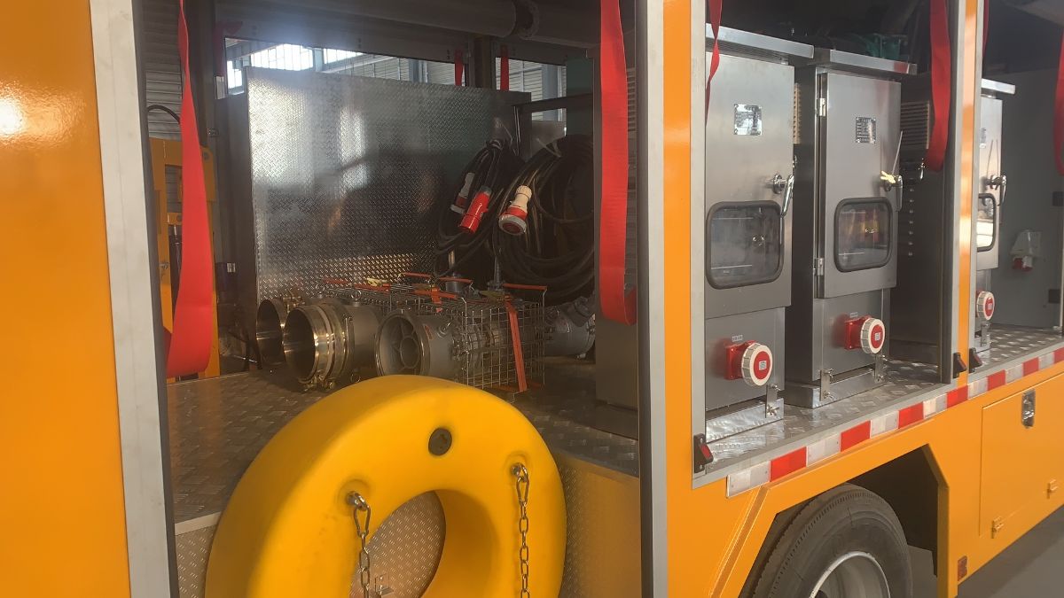 多利卡救险车图片