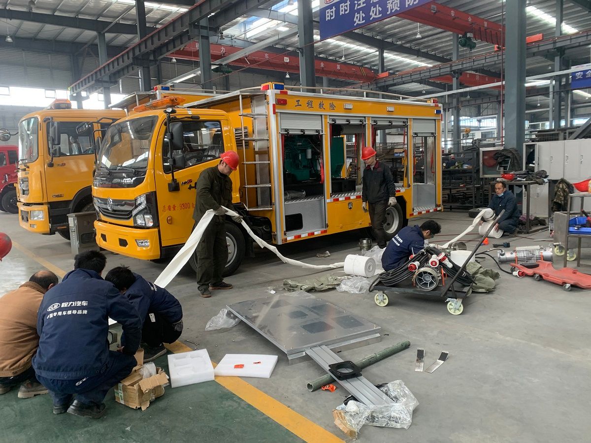 多利卡救险车图片