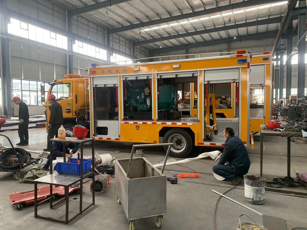 多利卡救险车图片